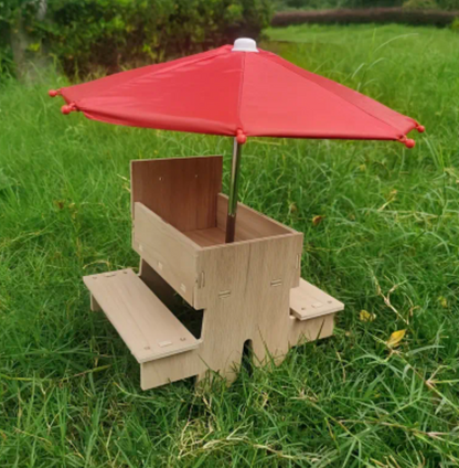 Squirrels PicNic Table Feeder with Umbrella